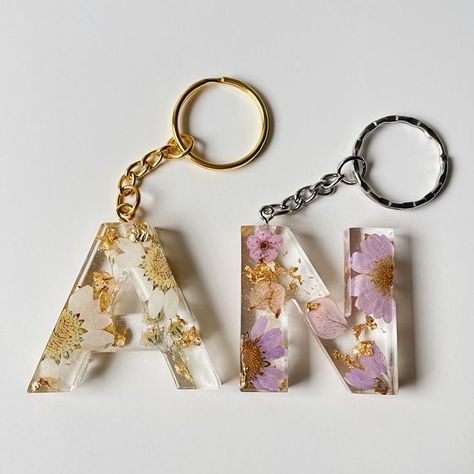 3 Quick Easy Paper Wall Hanging Ideas / Flower Wall décor / Straw Reuse /Room Decor DIY Kids Craft Storage, Diy Fall Wedding Decorations, Diy Resin Keychain, Customized Keychain, Flower Shop Decor, Wall Hanging Ideas, Keychain Resin, Letter Keychain, Stylish Alphabets