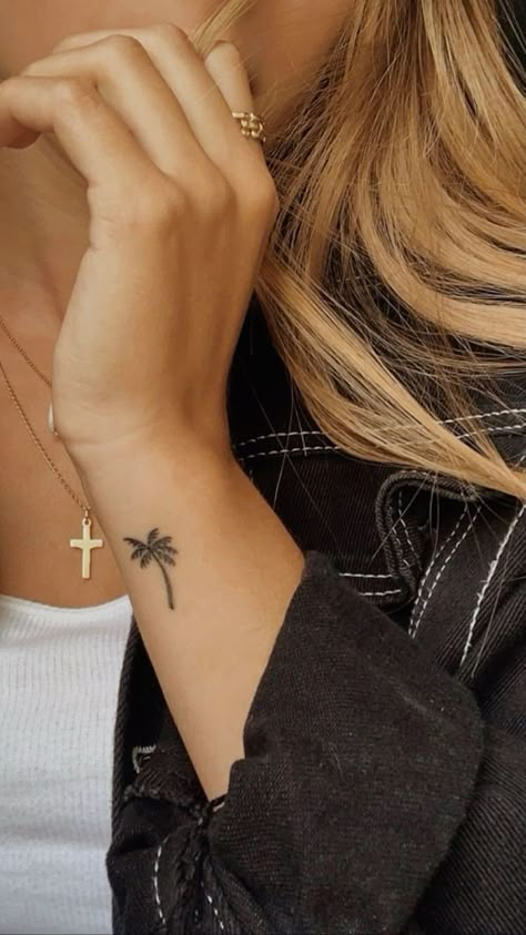 Palm Tree Tattoo Side Of Wrist, Palm Tree Tattoo On Finger, Small Palm Tattoos For Women, Palm Tree Tattoo On Wrist, Small Palm Tree Tattoo Wrist, Matching Tattoos Women, Little Palm Tree Tattoo, Beach Tatoos Woman, Small Palm Tree Tattoos For Women