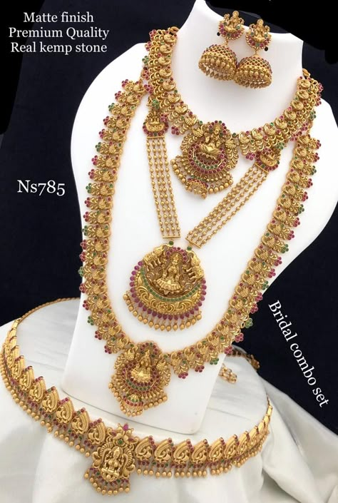 Pretty Gold Necklaces, Indian Gold Jewellery Design, Indian Gold Jewellery, Real Gold Necklace, Bridal Jewellery Inspiration, Wedding Jewelry Sets Bridal Jewellery, Gold Temple Jewellery, Bride Jewelry Set, Bridal Jewelery