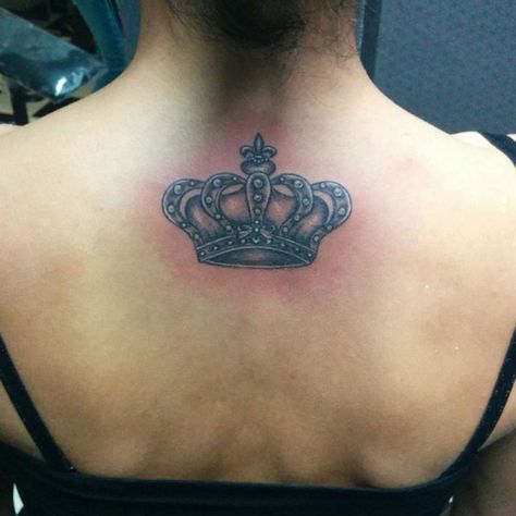 23 Awesome Upper Back Tattoos for Women Back Tattoo Women Upper, Lion And Rose Tattoo, Lower Back Tattoo Designs, Tattoo Son, Upper Back Tattoos, Crown Tattoo Design, King Tattoos, Queen Tattoo, Spine Tattoos For Women