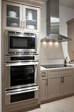 Thermador Kitchen, Wall Oven Kitchen, Double Oven Kitchen, Kitchen Oven, Kitchen Gallery, Built In Ovens, Oven Microwave, Double Oven, Kitchen Redo