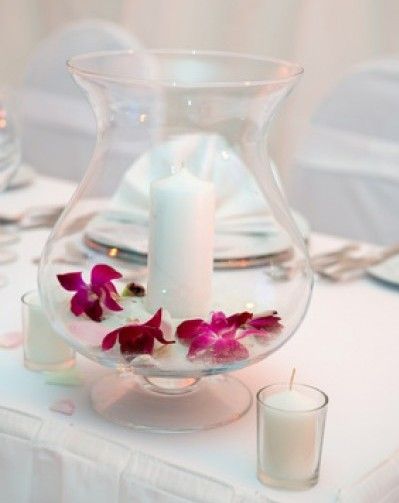 How To Add Extra Romance To Your Wedding With Candles Eyebrow Decor, Sweetheart Dance, Wedding Reception Candles, February Decor, Candles Reception, Valentines Bricolage, Valentine Tea, Valentine Decoration, Valentine Centerpieces