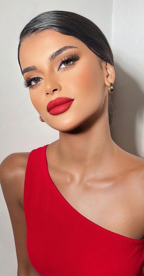 festive makeup, makeup look, makeup ideas, glam makeup, festive makeup look Dramatic Red Lip Makeup Look, Red Look Makeup, Red Dress Outfit Makeup, Make For Red Dress, Spanish Makeup Look Red Lips, Makeup Ideas With Red Dress, Makeup With Red Outfit, Red Lip Makeup Look Glam, Makeup For Red Dress Wedding