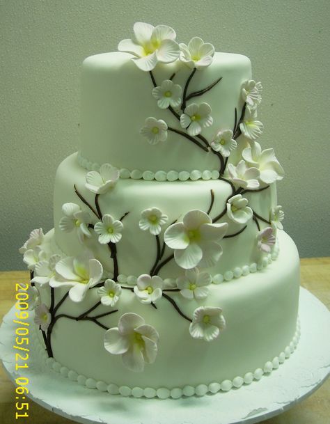 Japanese Wedding Cake, Layer Cake Design, Japanese Wedding Cakes, Wedding Cales, Wedding Cake Fondant, Cake Design Birthday, White Fondant, Garden Wedding Cake, Wedding Cake Design