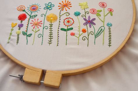 embroidery: flowers and birth announcement Creative Stitches, Creative Genius, Needle Point, Photo Blog, Embroidery Ideas, Embroidery Projects, Blog Photo, Embroidery Flowers, Birth Announcement