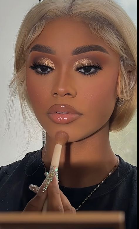 Maquillage Yeux Cut Crease, Birthday Makeup Looks, Gold Makeup Looks, Natural Glam Makeup, Date Night Makeup, Prom Eye Makeup, Soft Makeup Looks, Prom Makeup Looks, Makeup For Black Skin