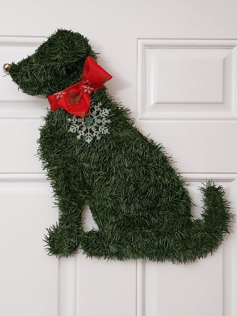 Diy Wreaths Decor, Horse Wreaths, Crochet Christmas Hats, Christmas Wreath Craft, Christmas Branches, Dog Wreath, The Whoot, Diy Christmas Wreaths, Girl Crafts