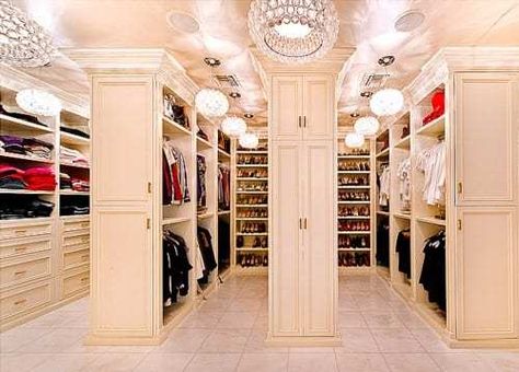 Ladies – Dream Walk in Wardrobes / Closets – Trying to Balance the Madness Luxury Closets Women, Girls Dream Closet, A Walk In Closet, Celebrity Closets, Walking Closet, Dream Closet Design, Walk In Closet Design, Luxury Closets Design, Modern Closet