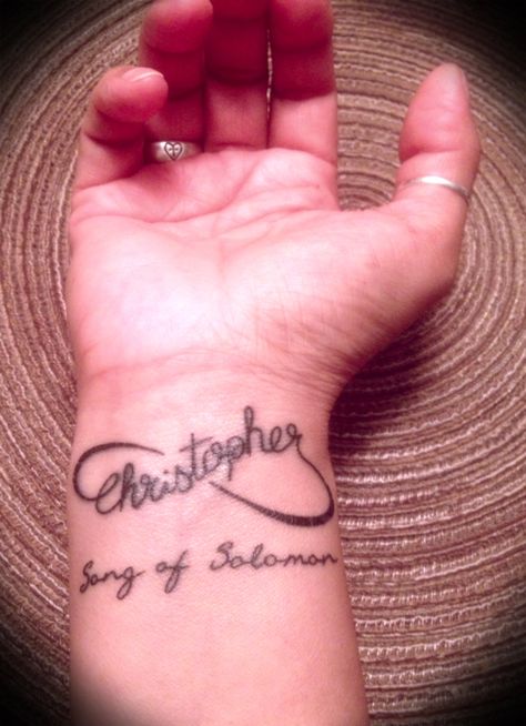 Infinity name tattoo Christopher. I'd get it without "song of Solomon" Christopher Tattoo Name, Christopher Name, Husband Name Tattoos, Couple Name Tattoos, Tato Nama, Rose Tattoo With Name, 6 Tattoo, Tattoo Name Fonts, Couple Tat