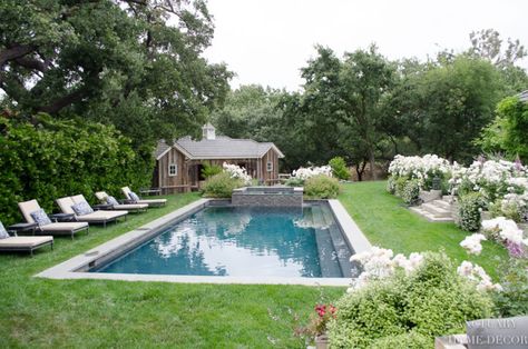 Garden Romantic, English Garden Design, Tattoo Plant, Small Vegetable Gardens, Rustic Exterior, Backyard Buildings, Pool Construction, Natural Garden, Garden Pool