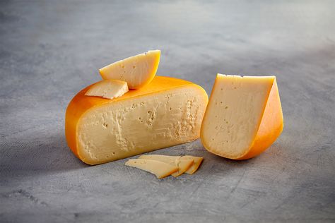 The Cheese Lover’s Guide to Gouda | Wisconsin Cheese Gouda Recipes, Smoked Gouda Mac And Cheese, Bleu Cheese Burger, Gouda Recipe, Gouda Mac And Cheese, Smoked Gouda Cheese, Salted Nuts, Wisconsin Cheese, Cheese Maker