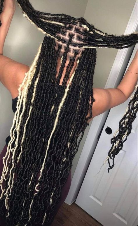 Foxy Locks Braids, Fox Locs With Color, Soft Locs Small Parts, Medium Soft Locs With Color, Blonde Peekaboo Locs, Soft Locs Parts, Big Soft Locs, Long Faux Locs With Color, How To Do Soft Locs