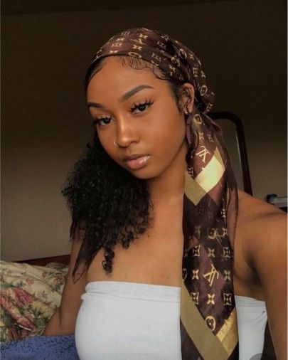 Christian Veils, Headwrap Hairstyles, Cabello Afro Natural, Louis Vuitton Scarf, Hippie Stil, Hair Wrap Scarf, Hair Scarf Styles, Mode Turban, Head Scarf Styles