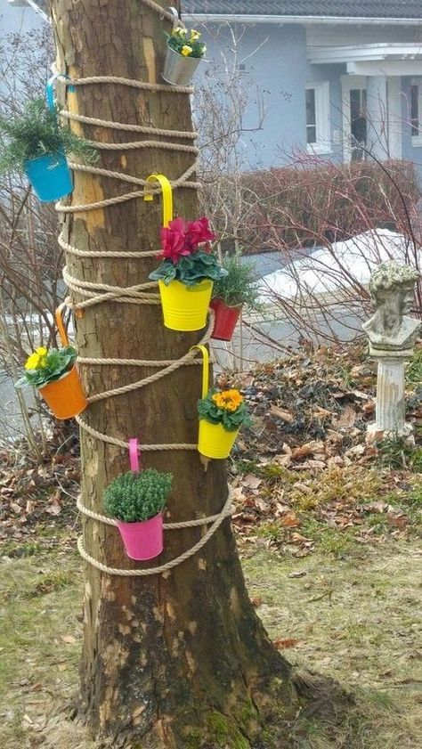 When 40 Cheap Flea Market Things Become Garden Decor Decor Diy Ideas, نباتات منزلية, Sensory Garden, Garden Decor Projects, Garden Decor Diy, Most Beautiful Gardens, Garden Deco, School Garden, Garden Art Projects