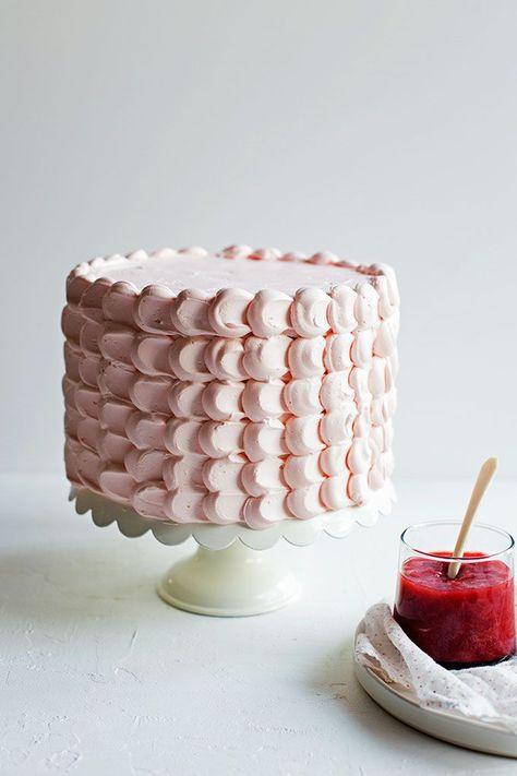 15 Beautiful Cake Decorating Ideas ... Rhubarb Crisp, Strawberry Compote, Oat Crumble, Basic Cake, Slow Cooker Desserts, Deco Rose, Riesling, Pink Cake, Smash Cake