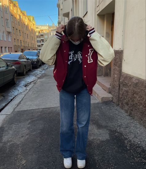 Maroon Varsity Jacket Outfit, Lettermen Jacket Outfit, Letterman Jacket Outfit, Varsity Jacket Outfit, Alt Girl, Jacket Outfit, Letterman Jacket, Swaggy Outfits, Cute Fits