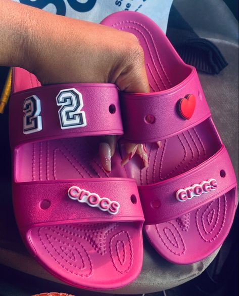 Crocs, pink Faux Locs Marley Hair, Slipper Outfit, Crocs Slides, Crocs Slippers, Slides Outfit, Pretty Sneakers, Pink Crocs, Crocs Fashion, Crocs Sandals