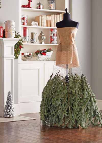 Dress Form Christmas Tree, Mannequin Christmas Tree, Decoration Vitrine, Christmas Tree Dress, Tree Dress, Mannequin Dress, How To Make Christmas Tree, Dress Forms, Garden Club