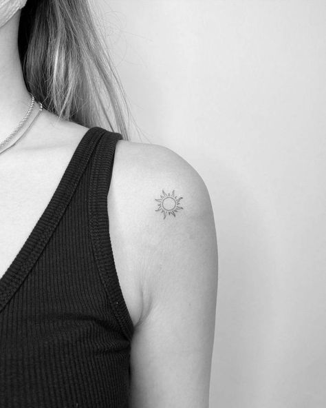 Tiny Sun Tattoo, Simple Sun Tattoo, Simbolos Tattoo, Sun Tattoo Small, Minimalist Tattoo Small, Coconut Beach, Small Shoulder Tattoos, Petit Tattoo, Petite Tattoos