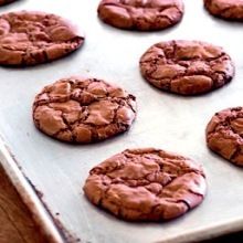 Recipe: Great American Cookie Company's Chewy Pecan Cookies (copycat recipe) - Recipelink.com Chewy Pecan Cookies, Great American Cookie Recipe, American Cookies Recipe, Great American Cookie Company, Great American Cookie, Copycat Recipes Desserts, Cracked Cookies, Chewy Chocolate Cookies, Desserts Cookies