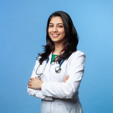 Doctor White Coat, College Abroad, Doctor Outfit, Hospital Workers, Neet Exam, Education In India, Doctor Picture, Female Doctor, Studio Blue