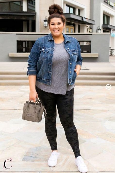 40 Casual Outfit Ideas with Leggings » Lady Decluttered Plus Size Legging Outfits, Plus Size Outfits With Sneakers, Casual Plus Size Outfits, Leggings Outfit Fall, Leggings Outfit Casual, Look Legging, Black Leggings Outfit, Walking Outfits, Plus Size Fall Outfit