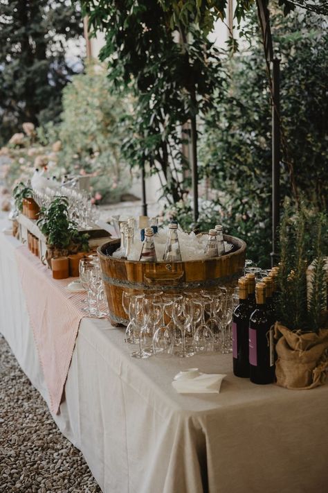 Wedding Drinks Station Elegant, Outdoor Wedding Drinks, Fall Event Theme Ideas, Outdoor Wedding Buffet Table Setup, Wedding Bar Tables, Backyard Wedding Food Table, Drink Table Wedding Beverage Stations, Wine Bar Birthday Party, Self Serve Wine Bar Wedding