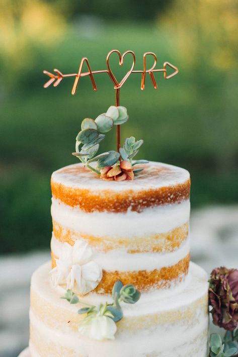 Wedding Cake Greenery, Metallic Wedding Cakes, Reception Desserts, Vegan Wedding Cake, Wedding Cake Toppers Unique, Traditional Wedding Cakes, Small Wedding Cakes, Vegan Wedding, Floral Wedding Cakes