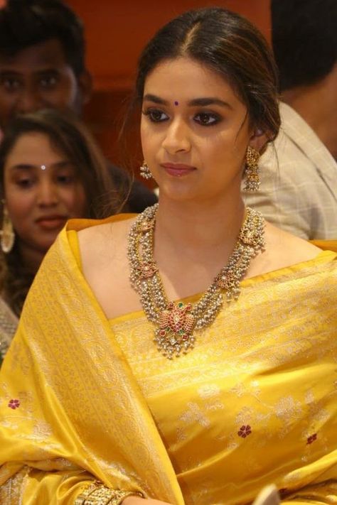 Kundan Haram, Jewelry Portfolio, Kundan Jewellery Bridal, Indian Bridal Jewelry Sets, Silk Saree Blouse Designs, Gold Necklace Indian Bridal Jewelry, Saree Designs Party Wear, Antique Bridal Jewelry, Jewelry Real