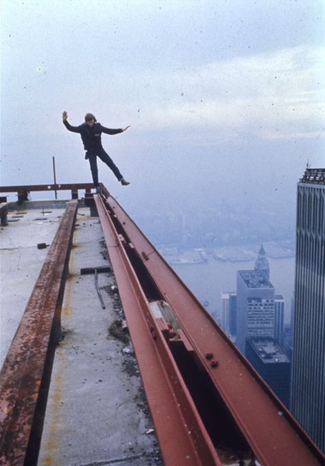 Balancing Act Modern Apocalypse, Standing On The Edge, Rin Okumura, Picture Prompts, Have Inspiration, Man Standing, Rooftops, Parkour, Story Inspiration