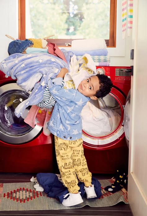 Boy In Flannel, Kid Chores, Kid Laundry, Kid Lifestyle, Parent Life, Small Kids, Teaching Life, Marie Kondo, Viral Tiktok