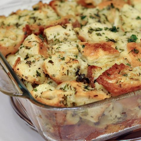 Recipes With Bread Cubes, Sourdough Bread Pudding Recipe, Biscuit Bread Pudding, Bread Pudding Muffins, Savory Bread Pudding Recipe, Challah Bread Pudding, Pesto Bread, Bread Pudding Easy, Savory Bread Puddings