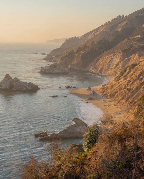 Big Sur on Instagram: “Friday Big Sur Vibes. 📸: @_eric.barbour_ . . . . #bigsur #bigsurcalifornia #bigsurcali #bigsurca #california #goldenstate #highway1…” California Coast Photography, Big Sur California Aesthetic, West Coast Road Trip Aesthetic, Big Sur Aesthetic, Beach House California, Big Sur House, Jenner California, Big Sur Trip, Big Sur Camping