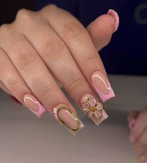 Cute Short Nail Sets French Tip Square, Gold Nails With Flowers, Gold And Pink Nails Acrylic, Jelly Flower Nails, Aesthetic Square Nails, Nail Salon Nails, Girly Acrylic Nails, Work Nails, Glow Nails