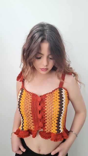 Blouse Tops Designs, Kawaii Crochet, Crochet Halter, Crochet Halter Tops, Crochet Top Pattern, Crochet Blouse, Crochet Crop Top, Free Crochet Patterns, Knit Outfit