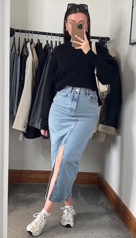 Jupe Jeans Outfit, Casual Movie Outfit, Jupe En Jean Outfit, Outfit Jupe En Jean, Jeans Skirt Outfits, Capsule Wardrobe Casual, Neat Casual Outfits, Jean Skirt Outfits, Chic Dress Classy