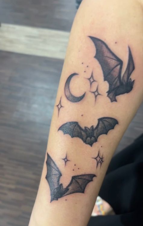 Bat Tattoo, Wicked Tattoos, Flash Tattoo Designs, Pretty Tattoos For Women, Small Hand Tattoos, 1 Tattoo, Discreet Tattoos, Aesthetic Tattoo, Halloween Tattoos