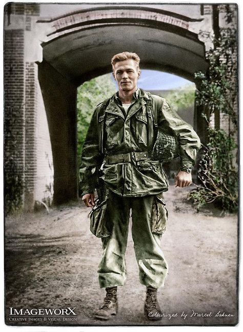 American Ww2 Soldiers, Adventurer Character, Richard Winters, Easy Company, Airborne Army, Army Usa, Ww2 Uniforms, Company Of Heroes, Ww2 Soldiers