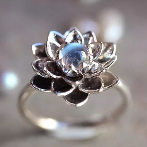 White Pearl Moonstone Lotus Ring Size 7 White Pearl Style Crystal Sits On Top Of A Blooming Lotus. A Beautiful Statement Piece For Any Occasion! Please Note That The Pearl In The Center Is White And Not Crystal Made Out Of Zinc Alloy