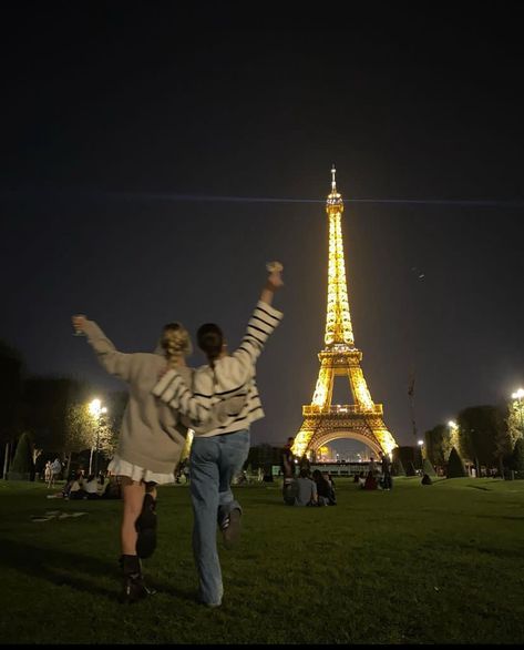 Parisian Style Fall, French Trip, The Group Chat, Paris Photoshoot, Paris Dream, France Aesthetic, Paris Vibes, Paris Trip, 사진 촬영 포즈