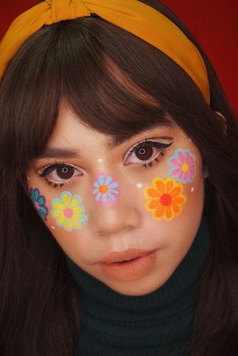 Flower Eye Face Paint, Peace Face Painting, Retro Face Paint, Happy Face Paint, Face Paint Aesthetic Ideas, Face Paint Carnival, Peace Sign Face Paint, Hispanic Heritage Face Painting, Super Simple Face Paint