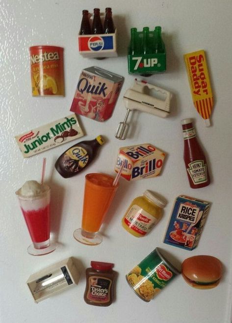 Fridge Magnets Diy, Magnets Diy, Vintage Fridge, Vintage Refrigerator, Junior Mints, Refrigerator Magnet, Mini Things, Refrigerator Magnets, Rice Krispies