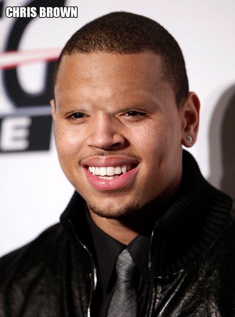 People With No Eyebrows, Celebrities Without Eyebrows, Eyebrow Loss, No Eyebrows, Celebrity Eyebrows, Bad Eyebrows, Chris Brown Pictures, Chris Brown Videos, Eyebrow Shaper