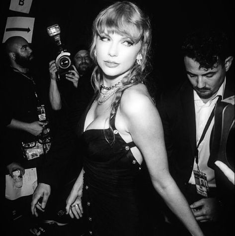 Taylor Swift Vma, Taylor Swift Fotos, Swift Facts, Girls Album, Taylor Swift Facts, Taylor Swift Posters, Taylor Swift Album, Taylor Swift Pictures, Taylor Swift Style