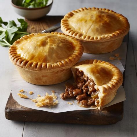 Meat And Potato Pie, Traditional English Food, Victorian Recipes, Lamb Pie, Homemade Pie Recipes, Potato Pie Recipe, Beef Potatoes, Meat Pie Recipe, British Dishes