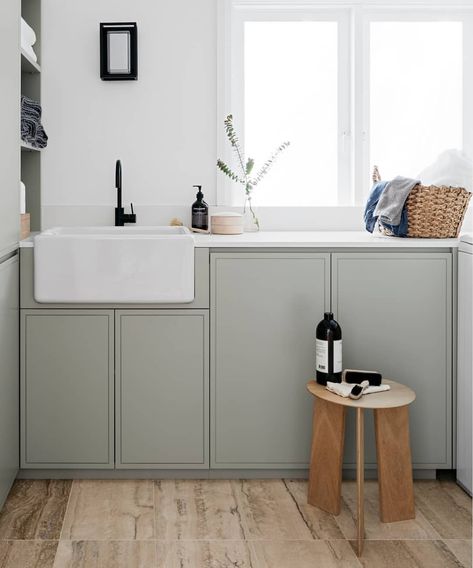 Cabinets- porters paints colour ‘salt wattle’ Grey Laundry Rooms, Laundry Design, Farmhouse Laundry Room, 아파트 인테리어, Modern Kitchen Cabinets, Grey Kitchens, Laundry Room Design, Trendy Kitchen, Laundry In Bathroom