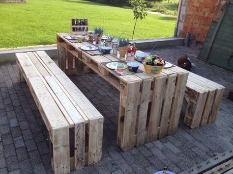 19 Lavish Ideas To Make Functional Pallet Furniture For Your Garden Diy Dream Catcher, Pallet Garden Furniture, Diy Lampe, Pallet Decor, Small Deck, Pallet Outdoor, Pallet Garden, Pallets Garden, Pallet Crafts