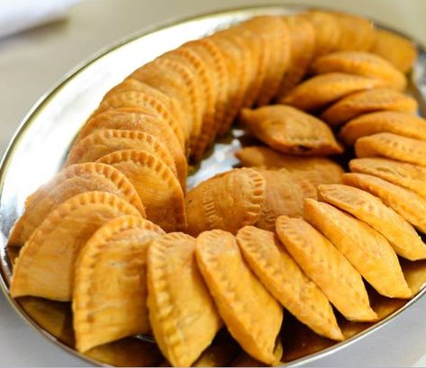 Jamaican Canapes, Jamaica Patties Recipe, Jamaican Pattie’s, Jamaican Patty Dough Recipe, Jamaican Gizzada Recipe, Hardough Bread Jamaican Recipes, Authentic Jamaican Beef Patties Recipes, Mini Beef Patties, Jamaican Patty Recipe