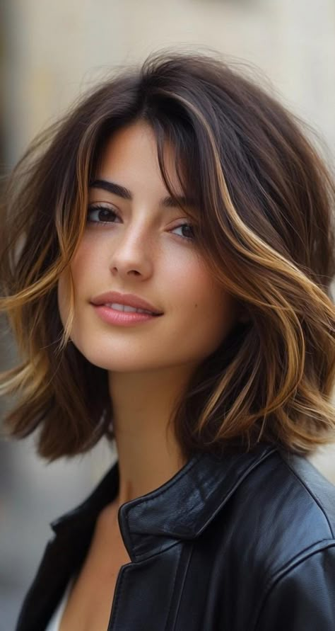 Highlights can elevate a classic bob haircut by adding texture and depth. From soft blonde streaks to bold caramel contrasts, the right highlights can turn a simple bob into a statement look that's full of movement and dimension, perfect for any fashion-forward individual. Chin Length Balayage, Bob Highlights Brunette, Hair Roulette, Brown Blonde Bob, Bob Haircuts With Highlights, Haircuts With Highlights, Light Brown Bob, Neck Length Hair, Classic Bob Haircut