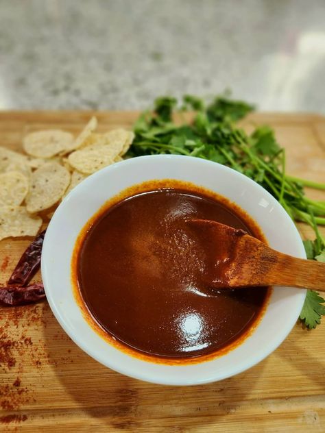 This low sodium enchilada sauce is the perfect heart healthy alternative for your next Mexican night.  Let's dive into a recipe that's bursting with flavor, yet simple and straightforward. We often assume that a dish Portfolio Diet, Enchiladas Healthy, Low Salt Recipes, No Sodium Foods, Vegan Enchiladas, Mexican Night, Recipes With Enchilada Sauce, Spiced Drinks, Homemade Enchilada Sauce